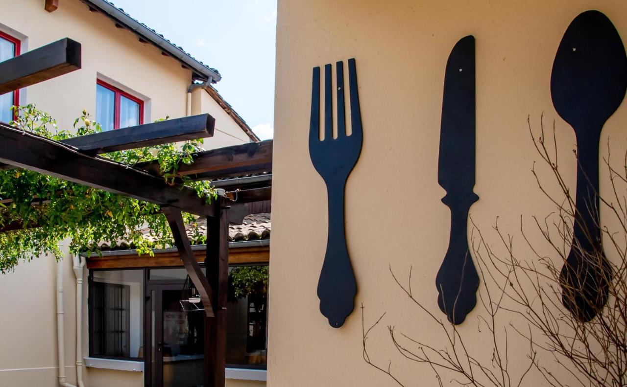 Hotel & Gastronomie - La Table De L'Europe Villereal Exterior photo