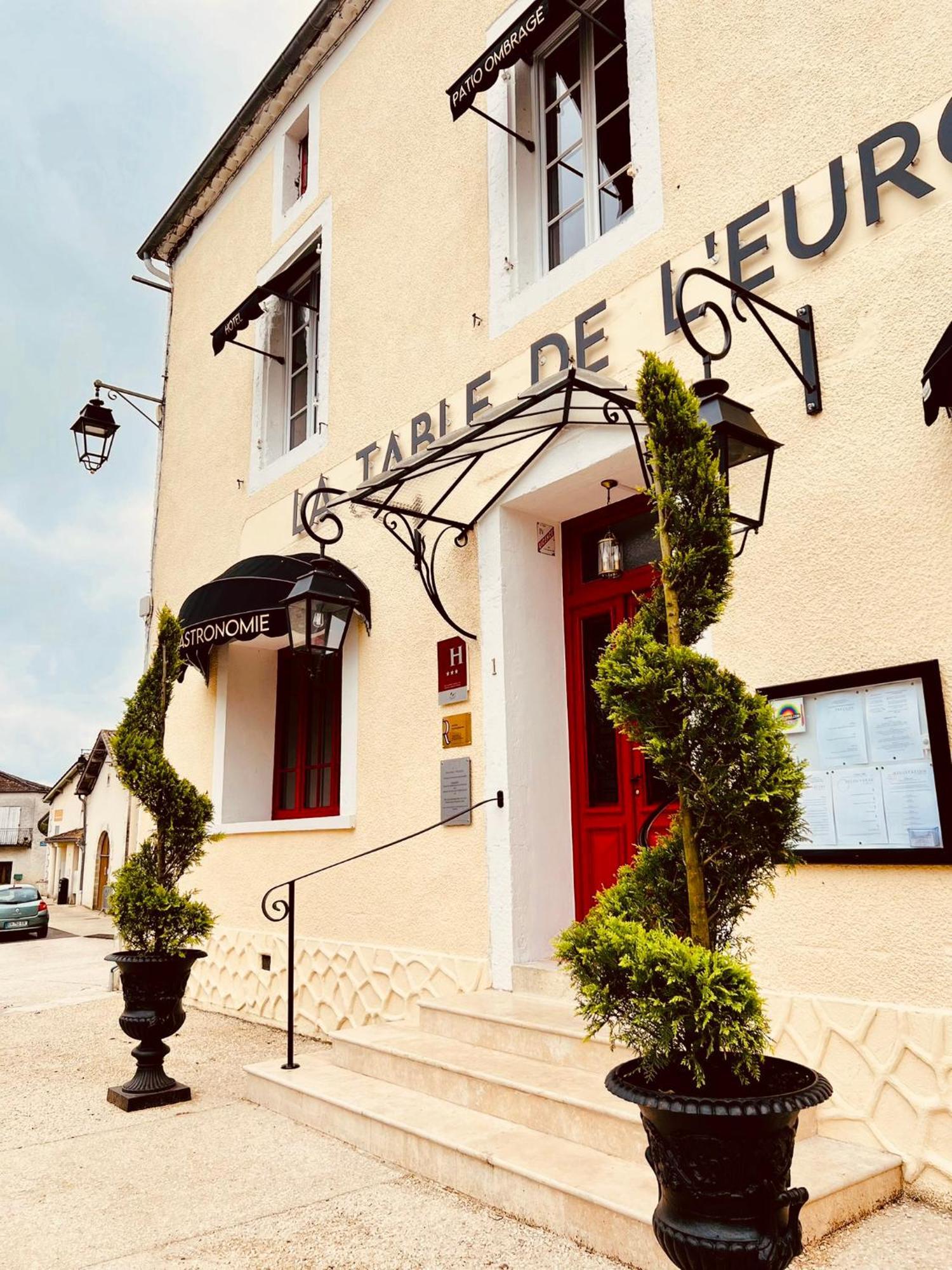 Hotel & Gastronomie - La Table De L'Europe Villereal Exterior photo